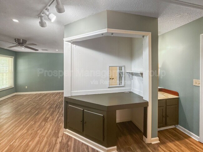 Building Photo - 8108 Halifax Way
