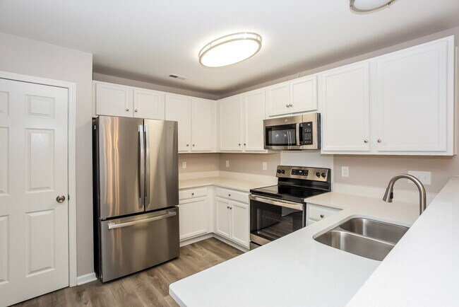 Building Photo - 926 Ramsgate Dr SW