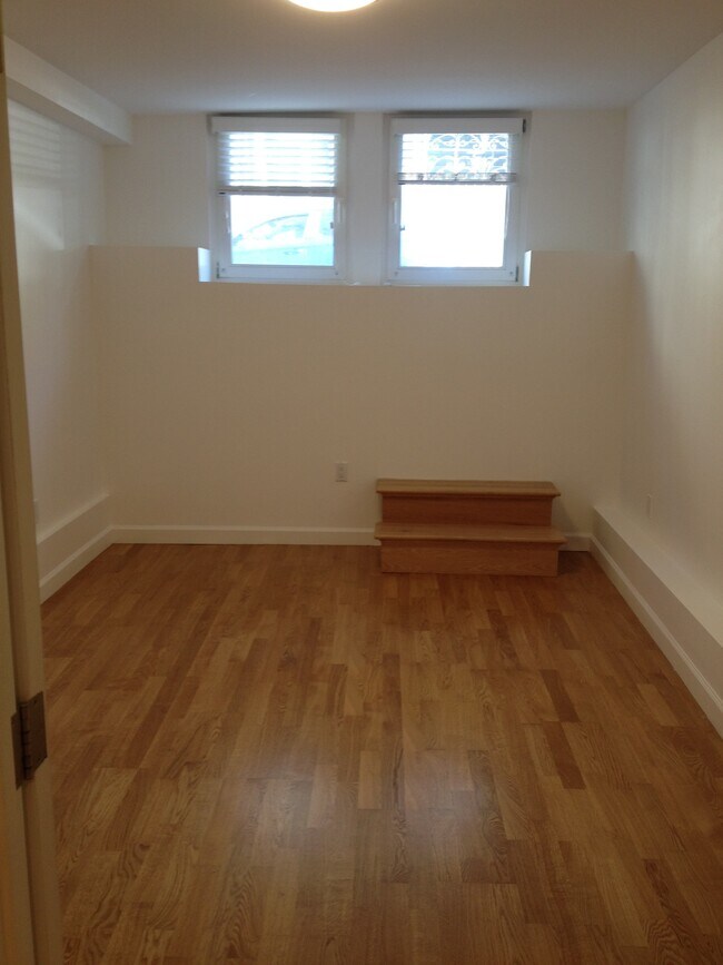 Building Photo - 648 Natoma St