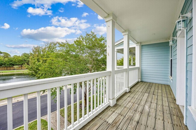 Building Photo - 3 bedroom 3.5 bath on island