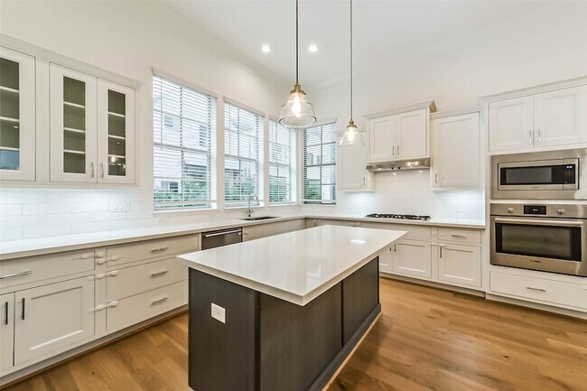 Building Photo - 4019 University Grove St