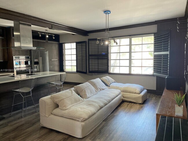 Building Photo - 610 8th St