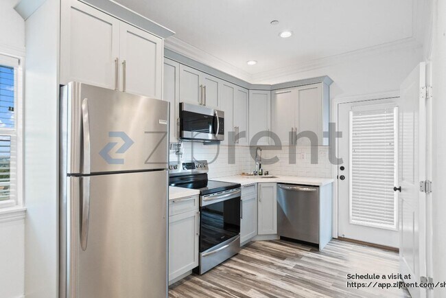 Building Photo - 24518 Karina St