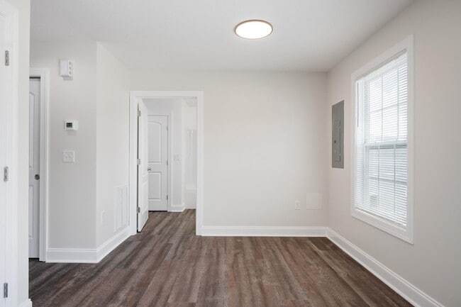 Building Photo - 455 Skylar Dr