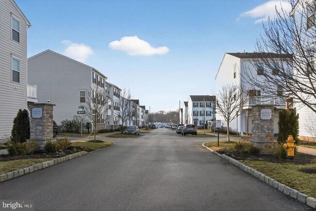 Building Photo - 11 Hedley Ln