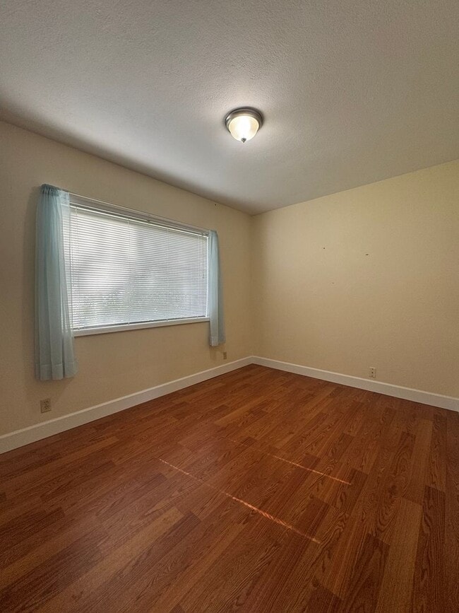 Building Photo - Charming 3 Bed Rental in Prime Location