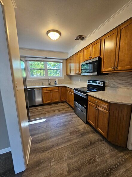 Kitchen with Stainless Appliances - 4011 Buckingham Dr