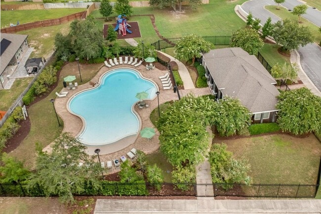 Building Photo - 1010 Limpkin St