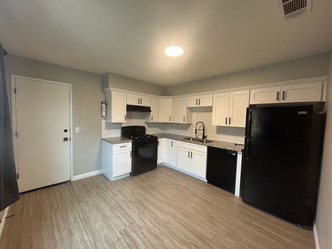 Building Photo - 900LaVida