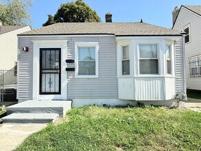 Building Photo - Fully Renovated 3-Bedroom Home – Move-In R...