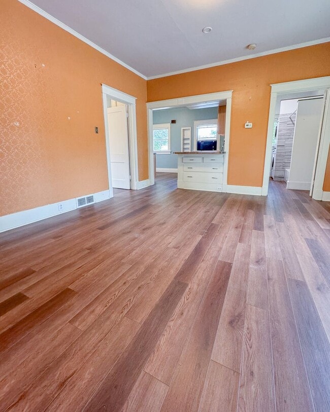 Building Photo - 2 BED/ 2 BATH SINGLE FAMILY HOME