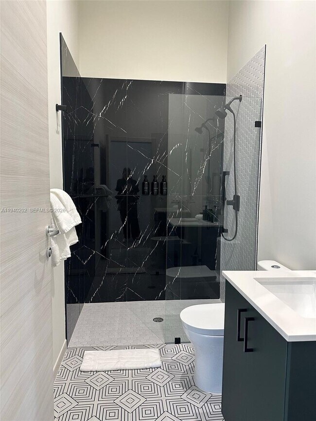 Building Photo - 4220 Laguna St