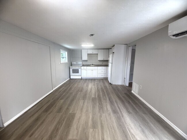 Building Photo - 8239 Suncoast Dr