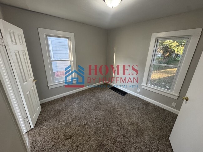Building Photo - Two Bedroom | Garage | Move In Ready