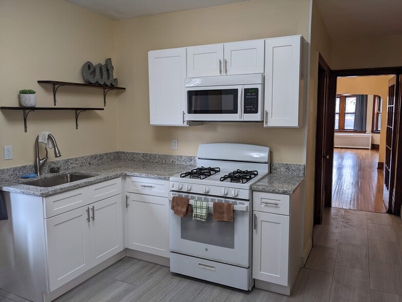 Building Photo - 1833 Gunderson Ave