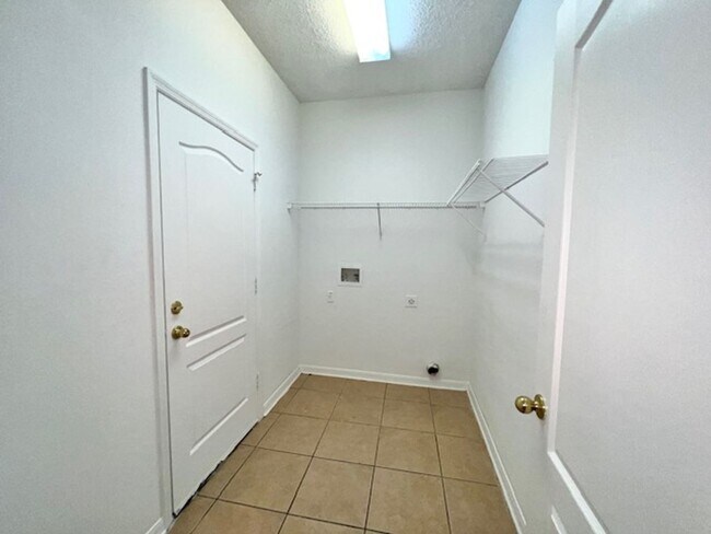 Building Photo - 9240 Black Hawk Ct