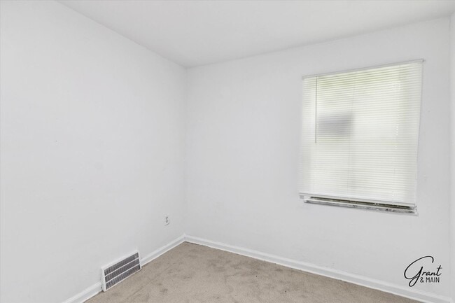 Building Photo - $1300 3 bedroom bungalow