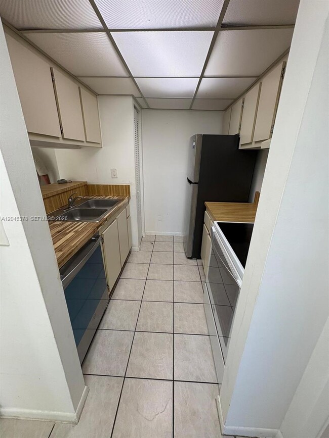 Building Photo - 8004 SW 149th Ave