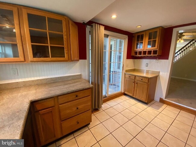 Building Photo - 238 E 6th Ave