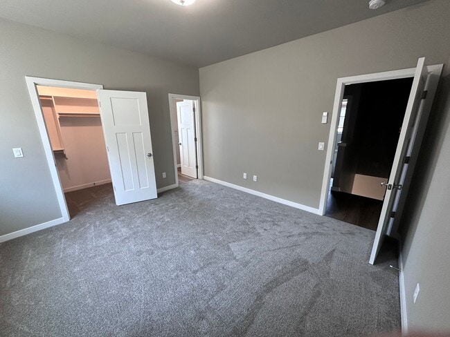 Building Photo - 4 Bedroom / 4 bath New Townhome. Every bedroom is its own Master Suite with your own full bathroo...