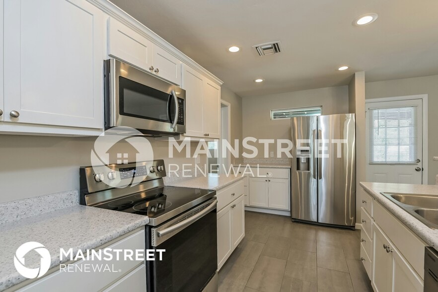 Building Photo - 6131 E 25th St