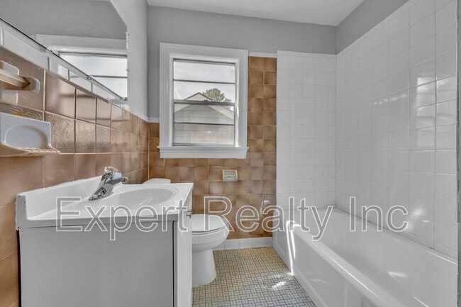 Building Photo - 4807 Terrace M
