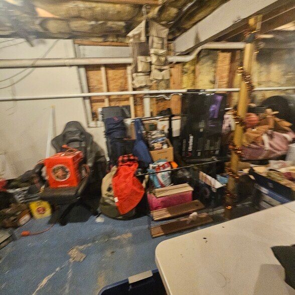 Building Photo - 137B Highrock Rd