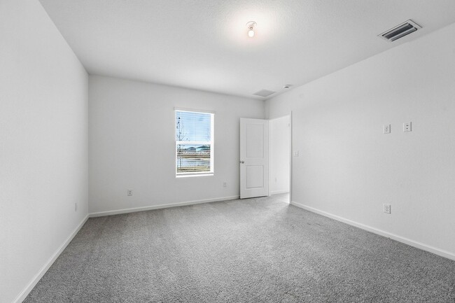 Building Photo - 10436 NW Suncrest Lp