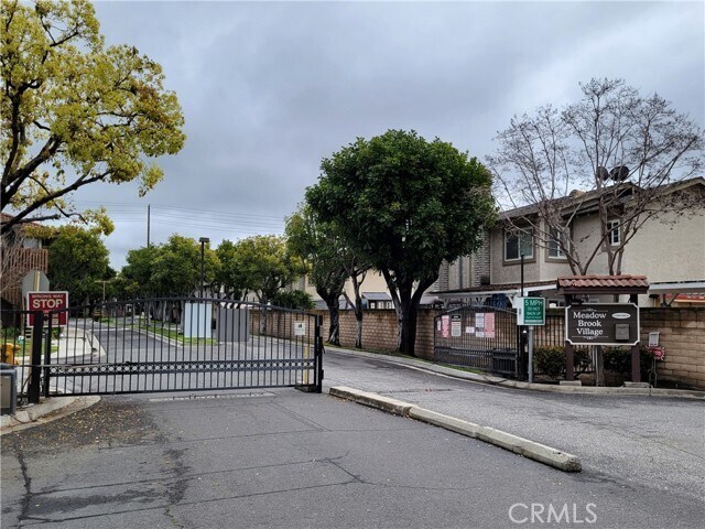 Building Photo - 8550 Lake Knoll Ave