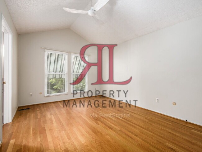 Building Photo - 362 W 4th Ave