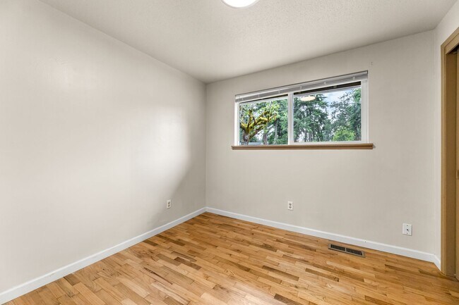 Building Photo - Lakewood Rambler