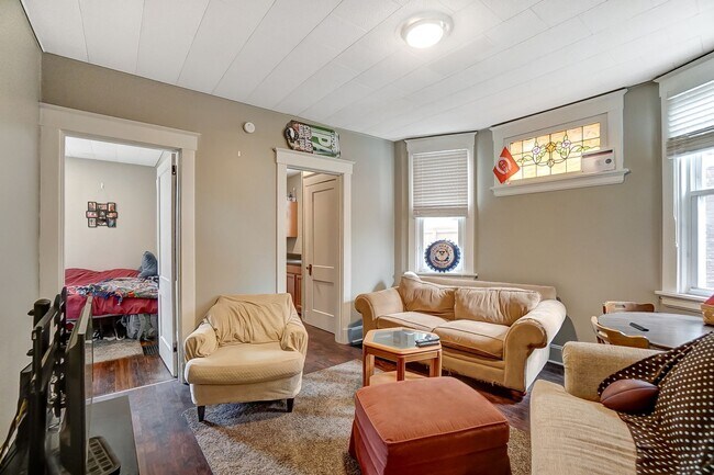 Building Photo - 350 Volkert St