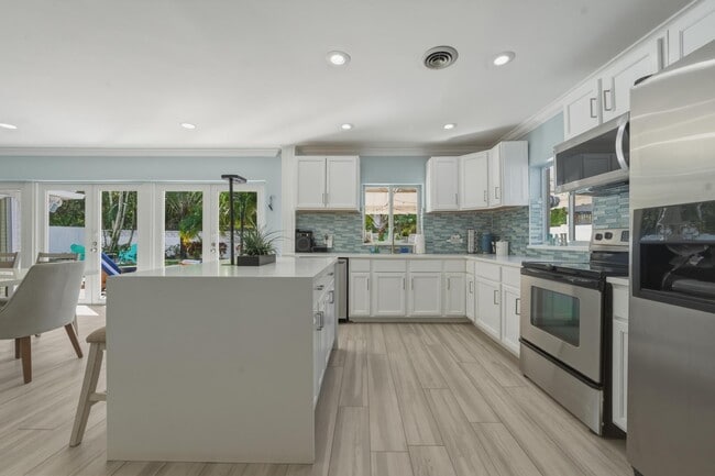 Building Photo - 3036 NE 19th St