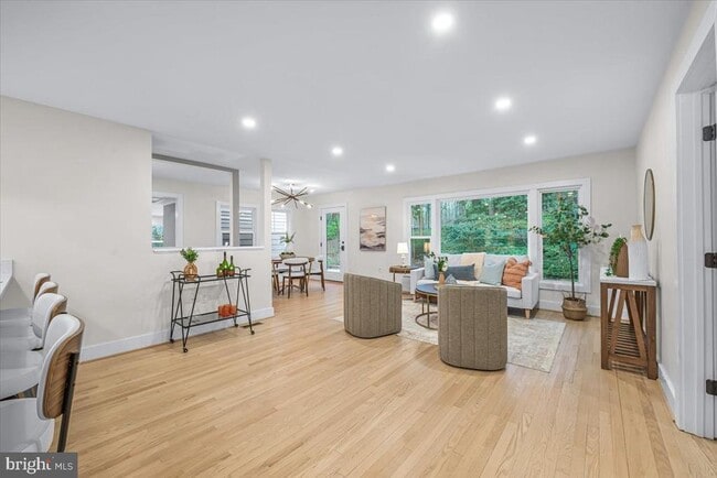 Building Photo - 901 Hobbs Dr