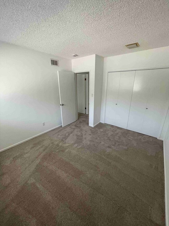 Building Photo - SOUTH OF THE BLVD. HOME IN WOODLAND HILLS!