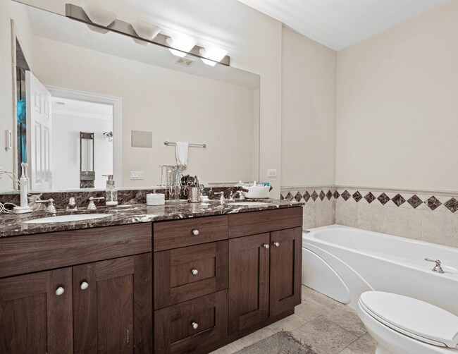Master en suite bathroom - 3329 N Sheffield Ave