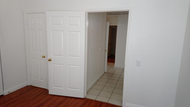 Building Photo - 5225 W Reno Ave