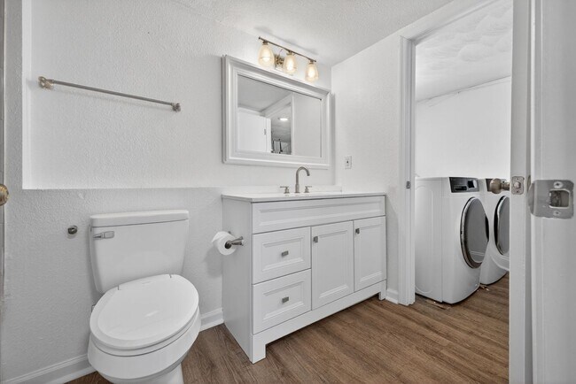 Building Photo - 4 Bed 2 Bath Home for Rent in Virginia Beach!