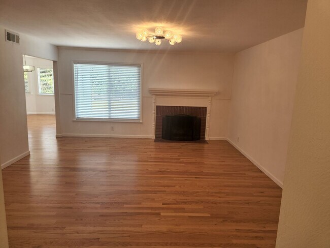 Building Photo - Rancho Cordova Gem