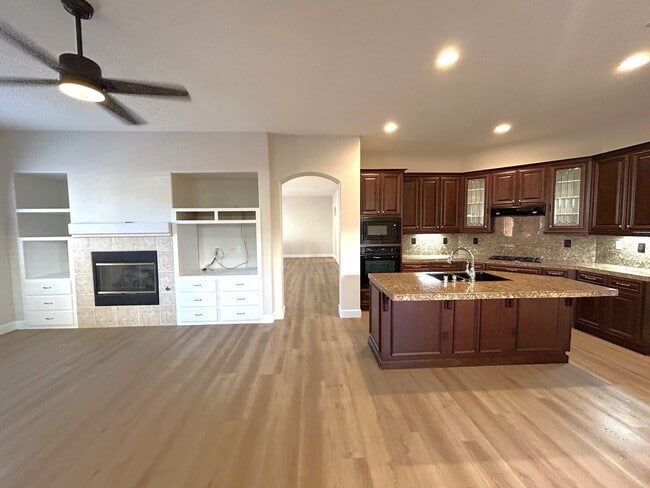 Building Photo - Via Mazatlan  Corona, 92882  (3 bed, 3 bath)