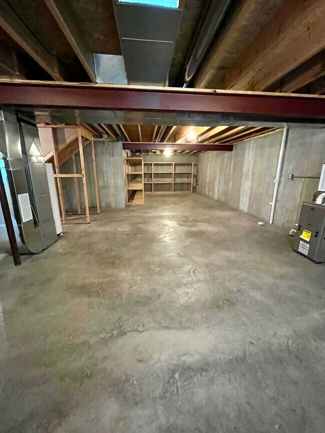 Building Photo - Duplex | 2 Bed | 2 Bath