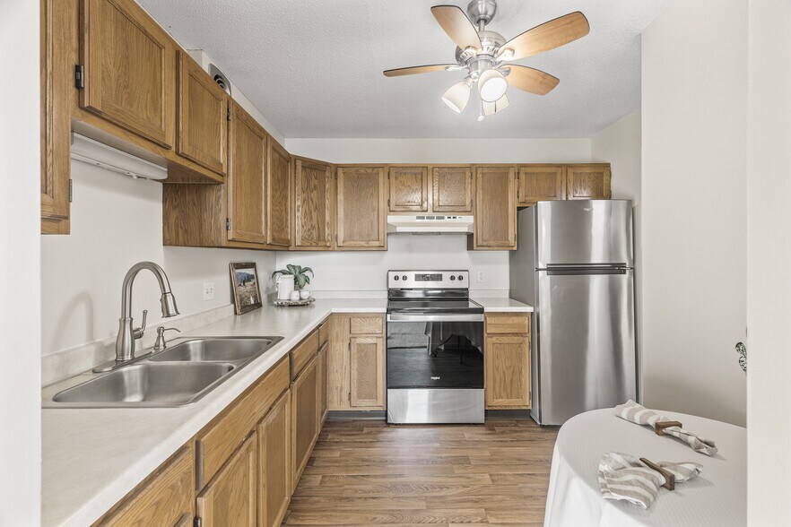 Kitchen with stainless steel appliances - 6615 Lake Shore Dr S
