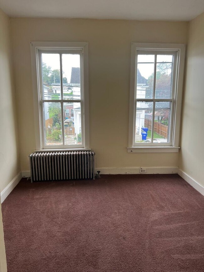 Building Photo - 49 S Front St