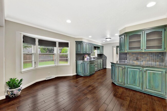 Building Photo - Charming Ranch in Rockwood!