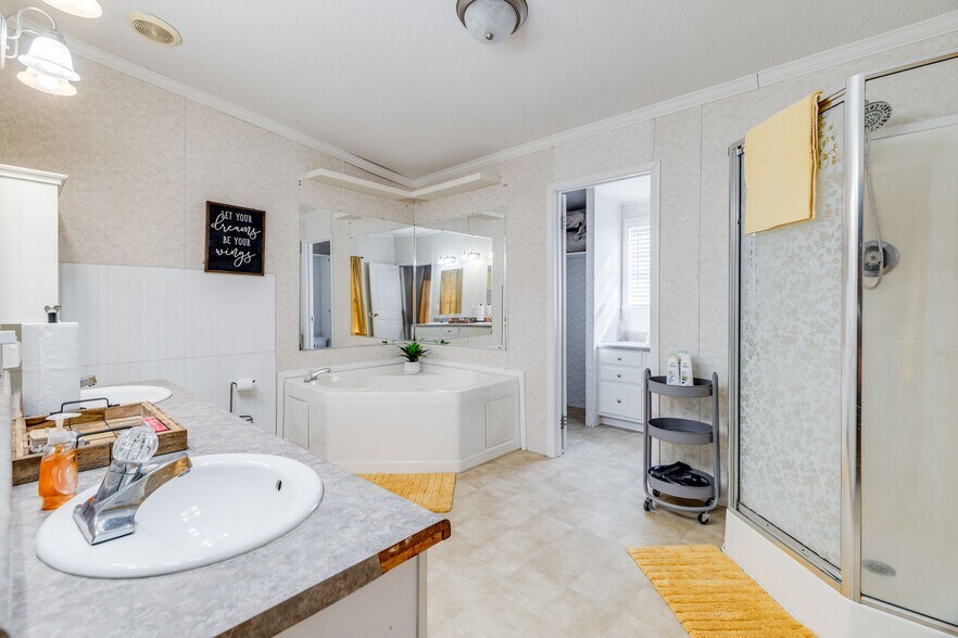 Building Photo - 9427 Syble Dr