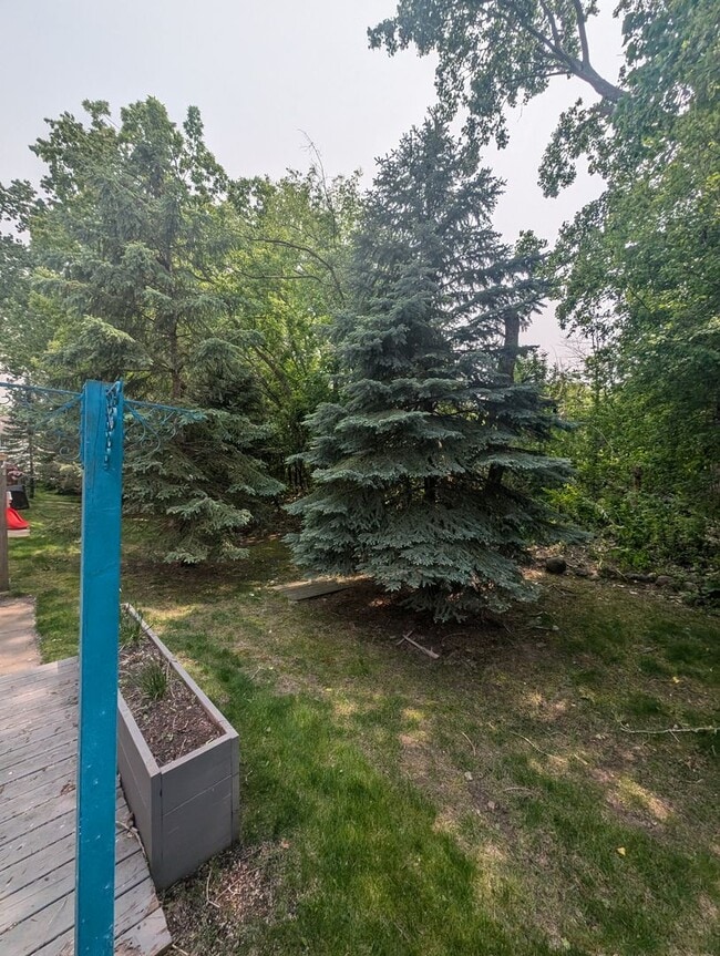 Building Photo - Updated 3BR Townhome in Eagan – Close to S...