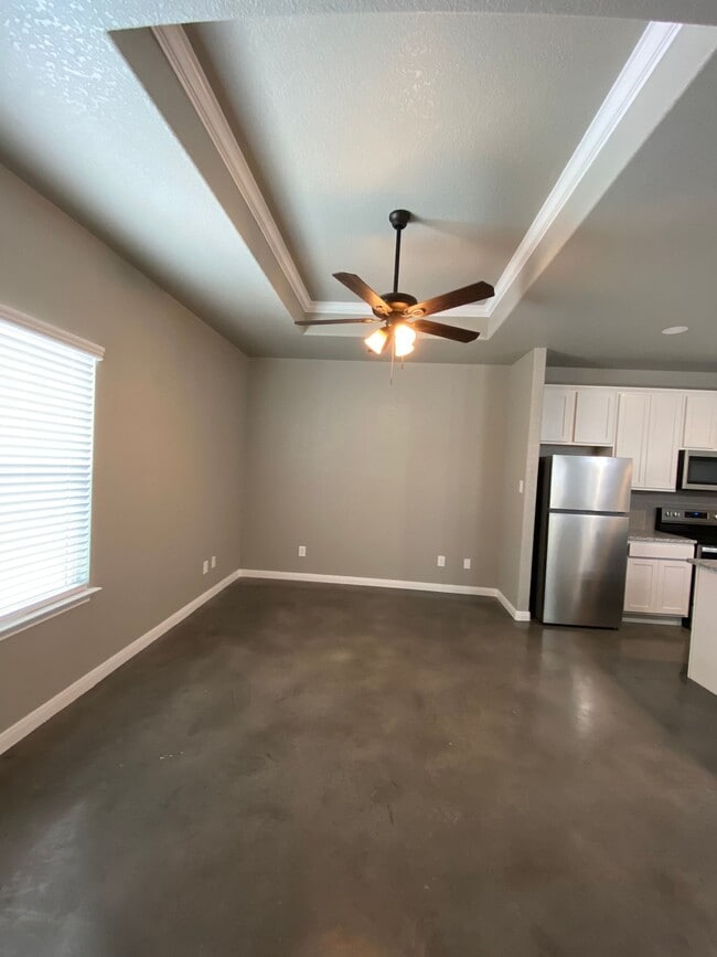 Building Photo - Beautiful Duplex in Seguin!