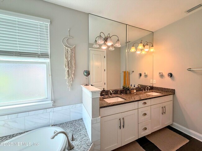 Building Photo - 7045 Rosabella Cir