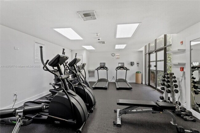 Building Photo - 161 Crandon Blvd
