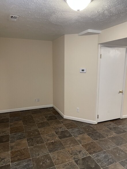 Livingroom - 310 Galvin Rd N